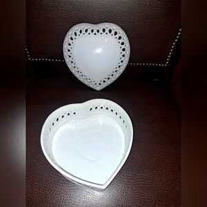 VTG Mikasa Heart Shaped Porcelain Jewelry Box.
